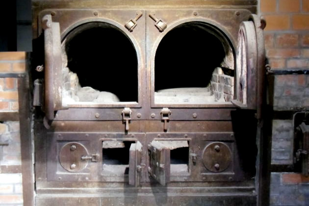 El primer horno crematorio del campo