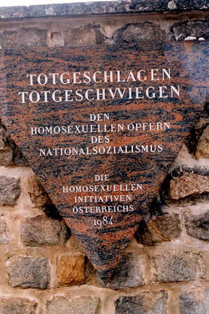Placa memorial conmemorativa a las víctimas homosexuales